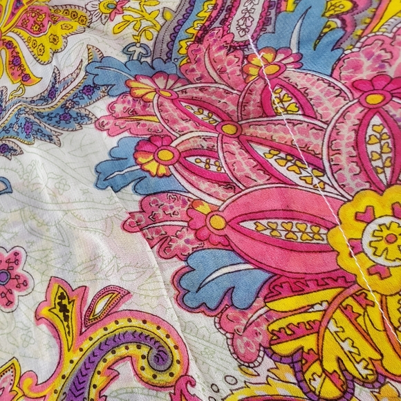 Vivāā Colorful Sheer Paisley Pullover Blouse - Picture 10 of 10